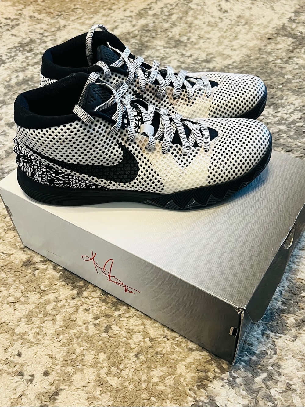 Nike Kyrie 1 BHM - Men's Basketball Shoes